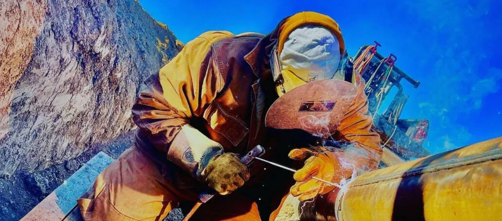Pipeline welder in a pancake hood